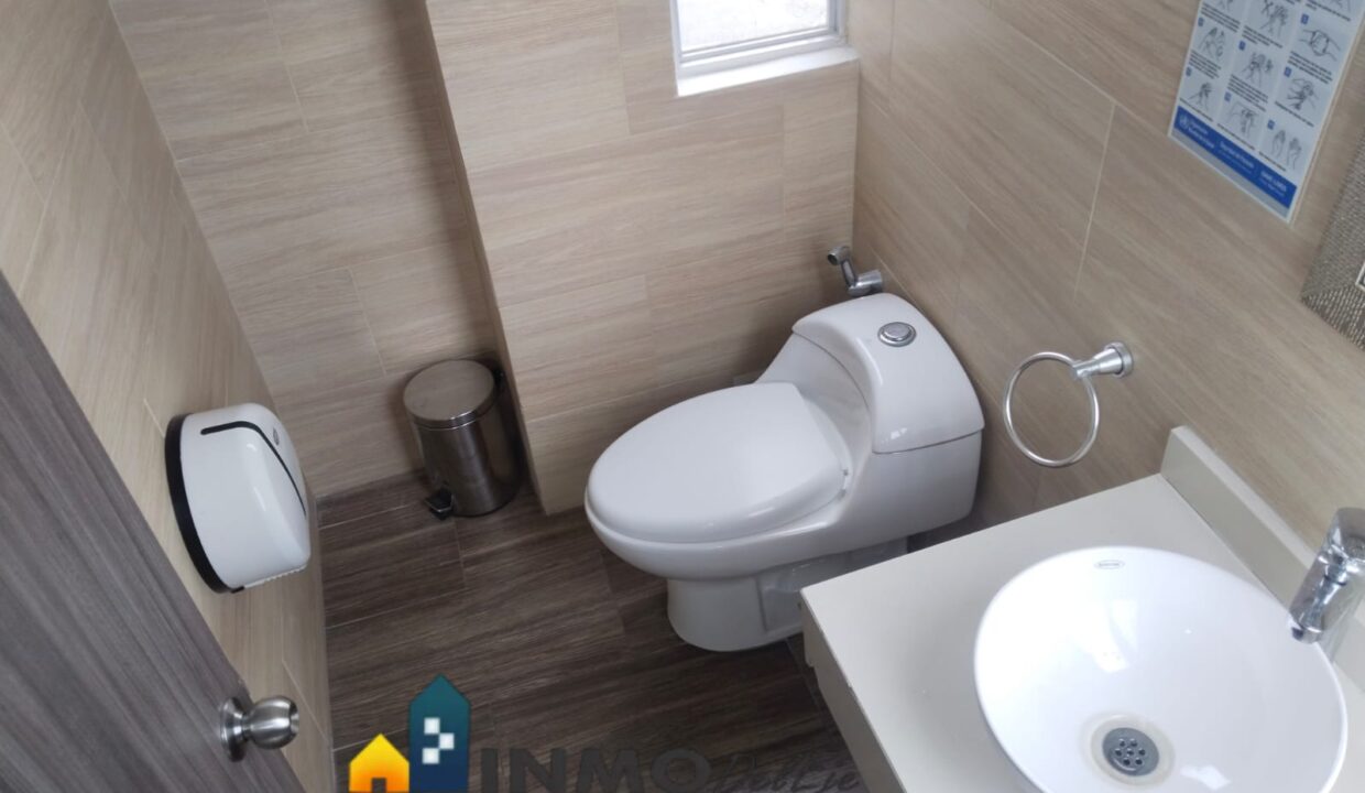 WhatsApp Image 2025-11-25 at 16.42.32